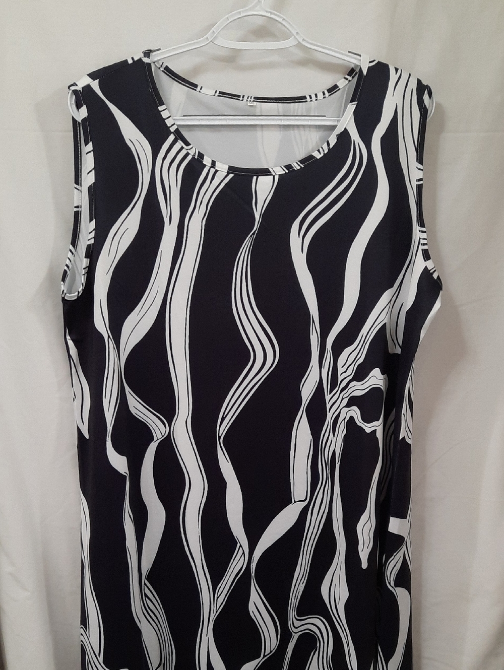 Women’s Black & White Sleeveless Wave-Print Top - Size XXL